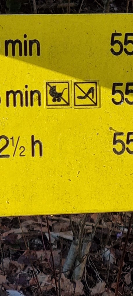 Grappig wandelbord: vooral niet op je hoge hakken deze wandeling!